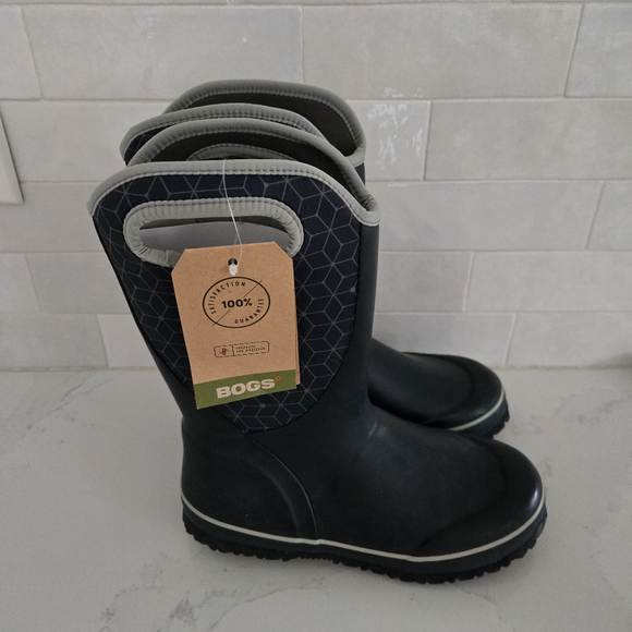Bogs Other - NWT Bogs Slushie Web Geo Boots Waterproof Insulated Rain Snow Navy Blue NEW Sz 5